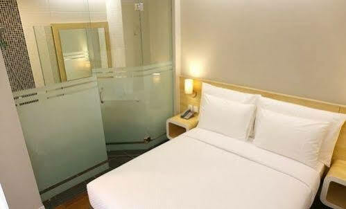Citihub Hotel @Kediri Bagian luar foto